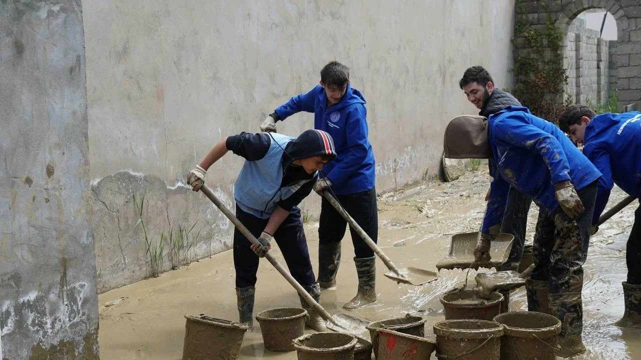 В Махачкале более 1000 человек приняли участие в субботнике по очистке микрорайона Пальмира