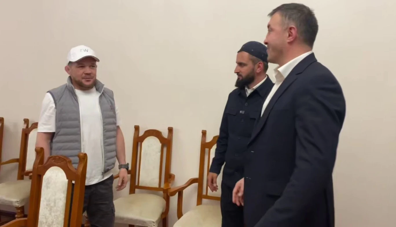 Чемпион UFC в легчайшем весе Петр Ян посетил Дагестан