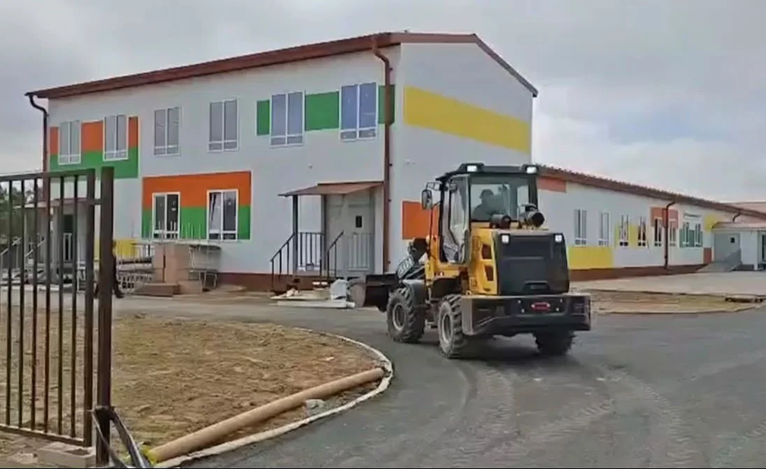 В Хасавюртовском районе завершается благоустройство новой школы