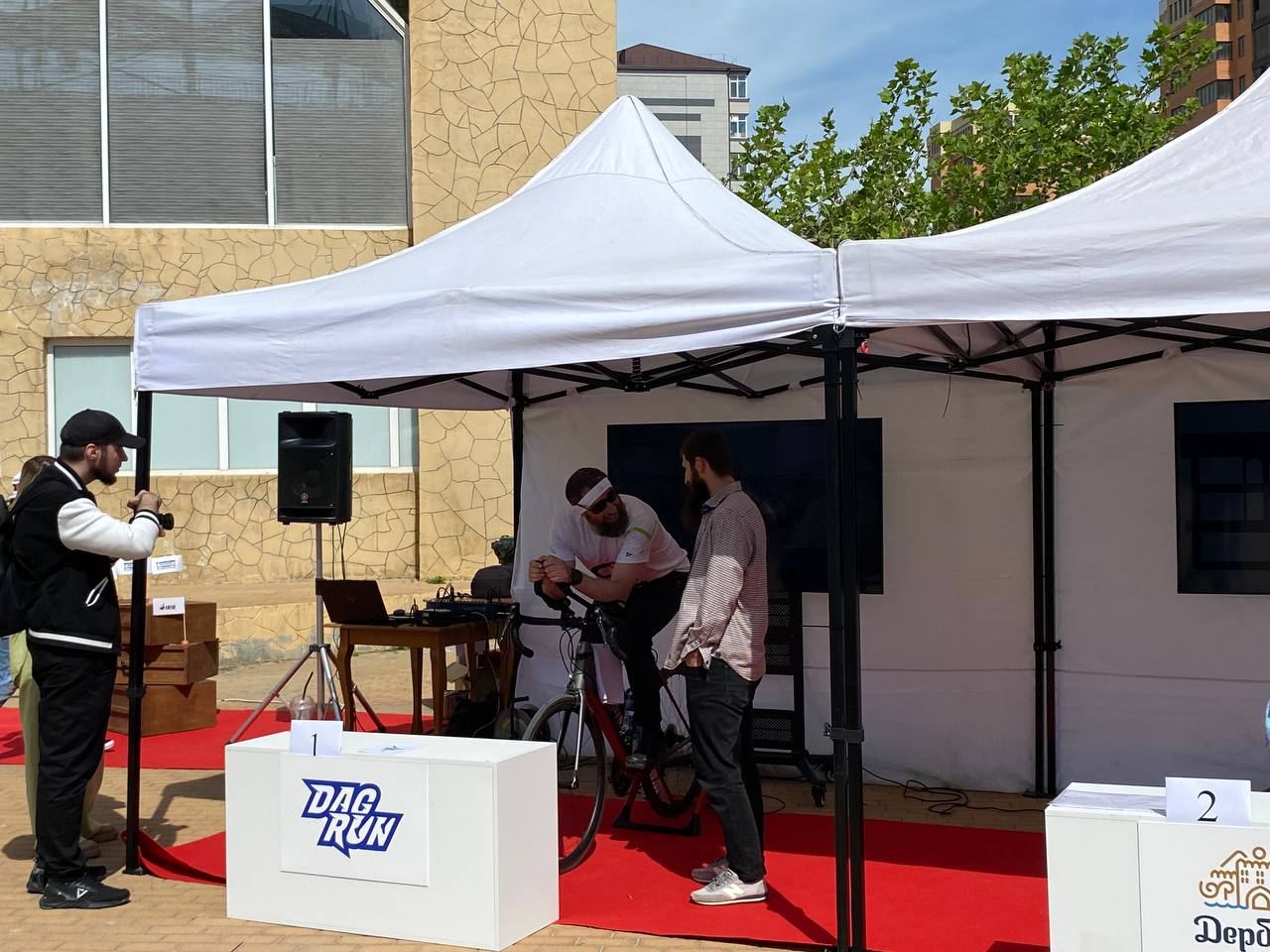 В Каспийске прошла благотворительная эстафета по триатлону «80-ПОБЕДА!»