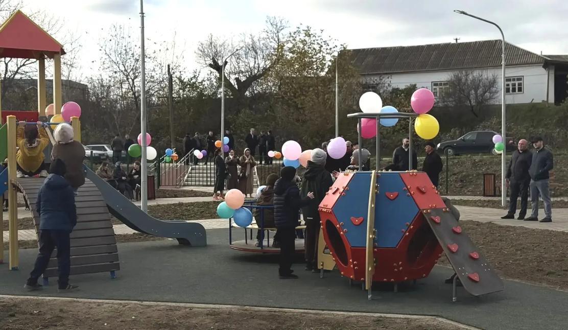 Две общественные территории в рамках госпрограммы открыли в Сулейман-Стальском районе