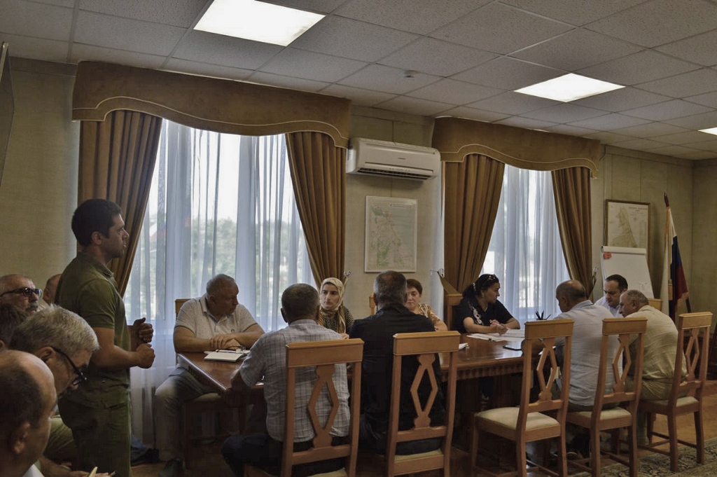 Магомед Эльдерханов провел совещание по вопросам подготовки к учебному году и решения актуальных проблем