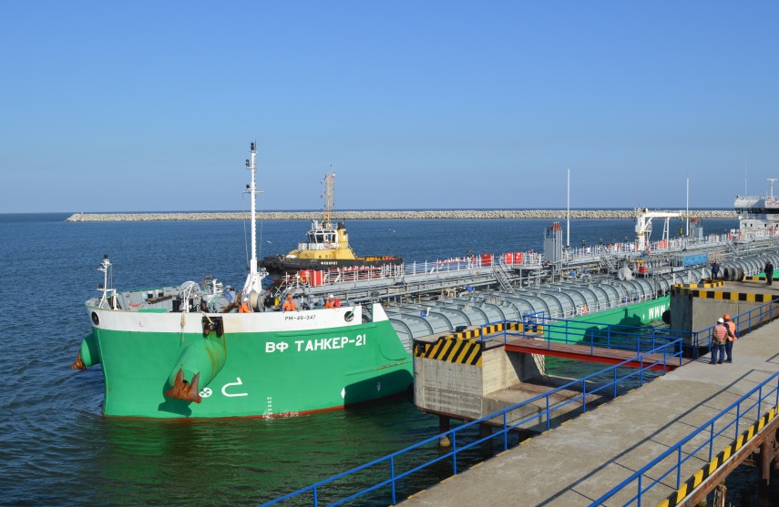 Перевалка грузов в порту Махачкалы снизилась на 8%