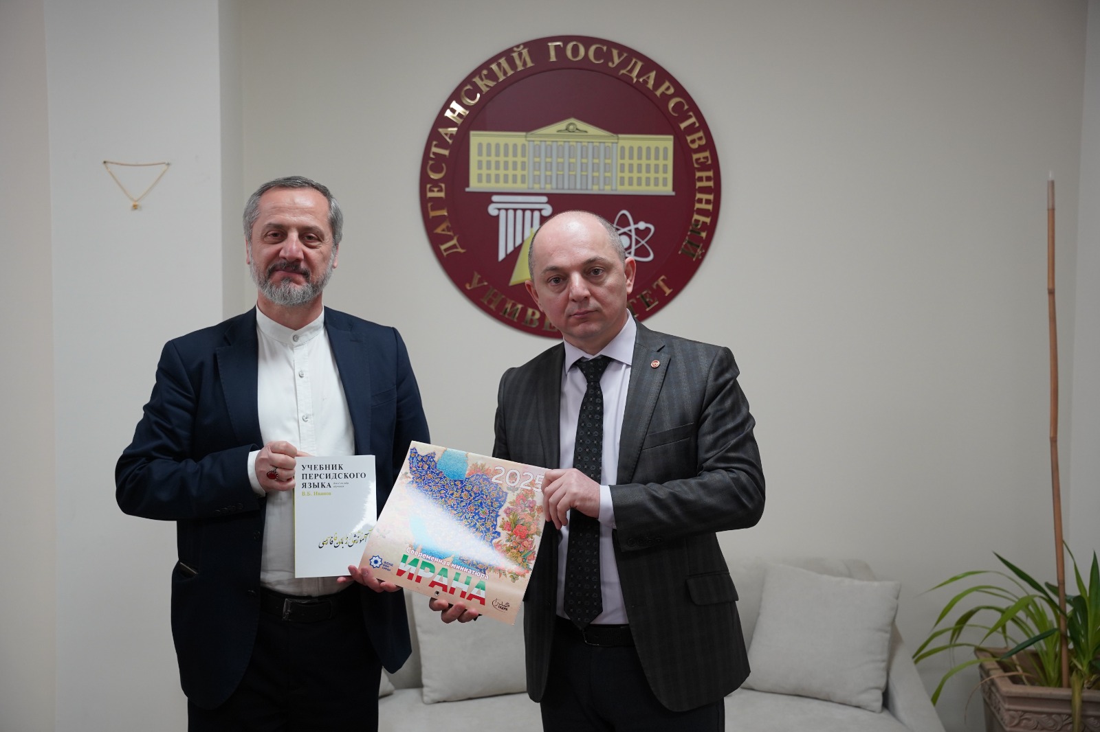 В ДГУ обсудили сохранность редких исторических рукописей