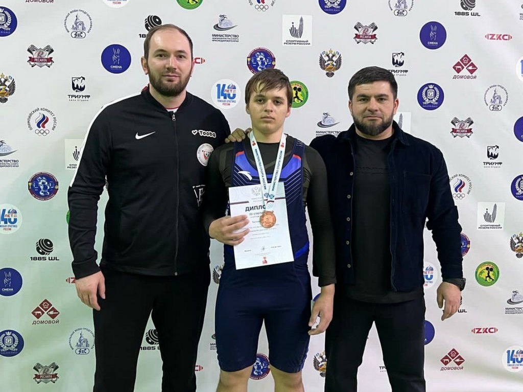 Еще один дагестанский штангист выиграл медаль на Первенстве России