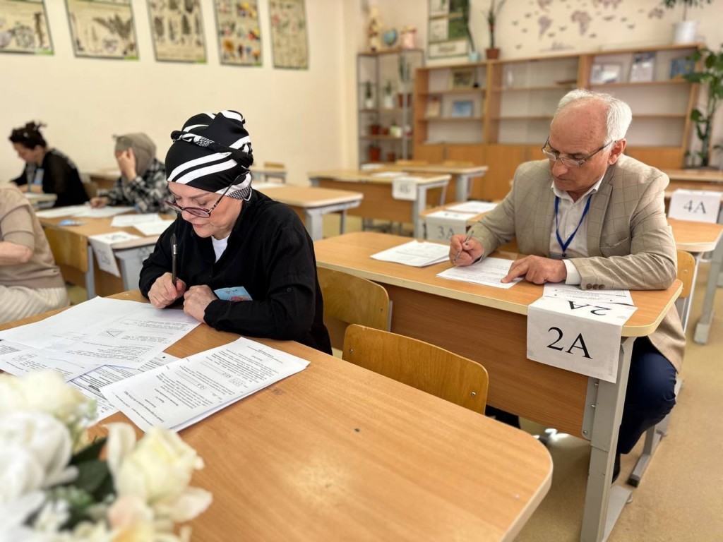 Родители школьников Южно-Сухокумска приняли участие во всероссийской акции «Сдаем на все 100»