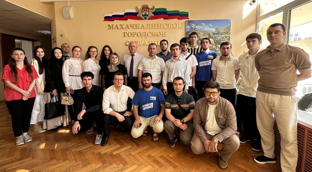 Участники проекта «ПолитЗавод» посетили Махачкалинское городское собрание