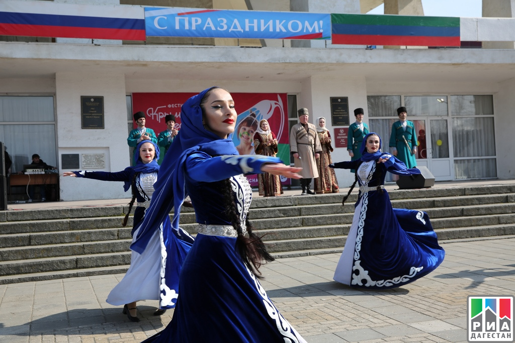 Праздник в дагестане сегодня. Дагестанские праздники. Дагестанские праздники танцы. Дагестанский праздник весны. Махачкалинцы.