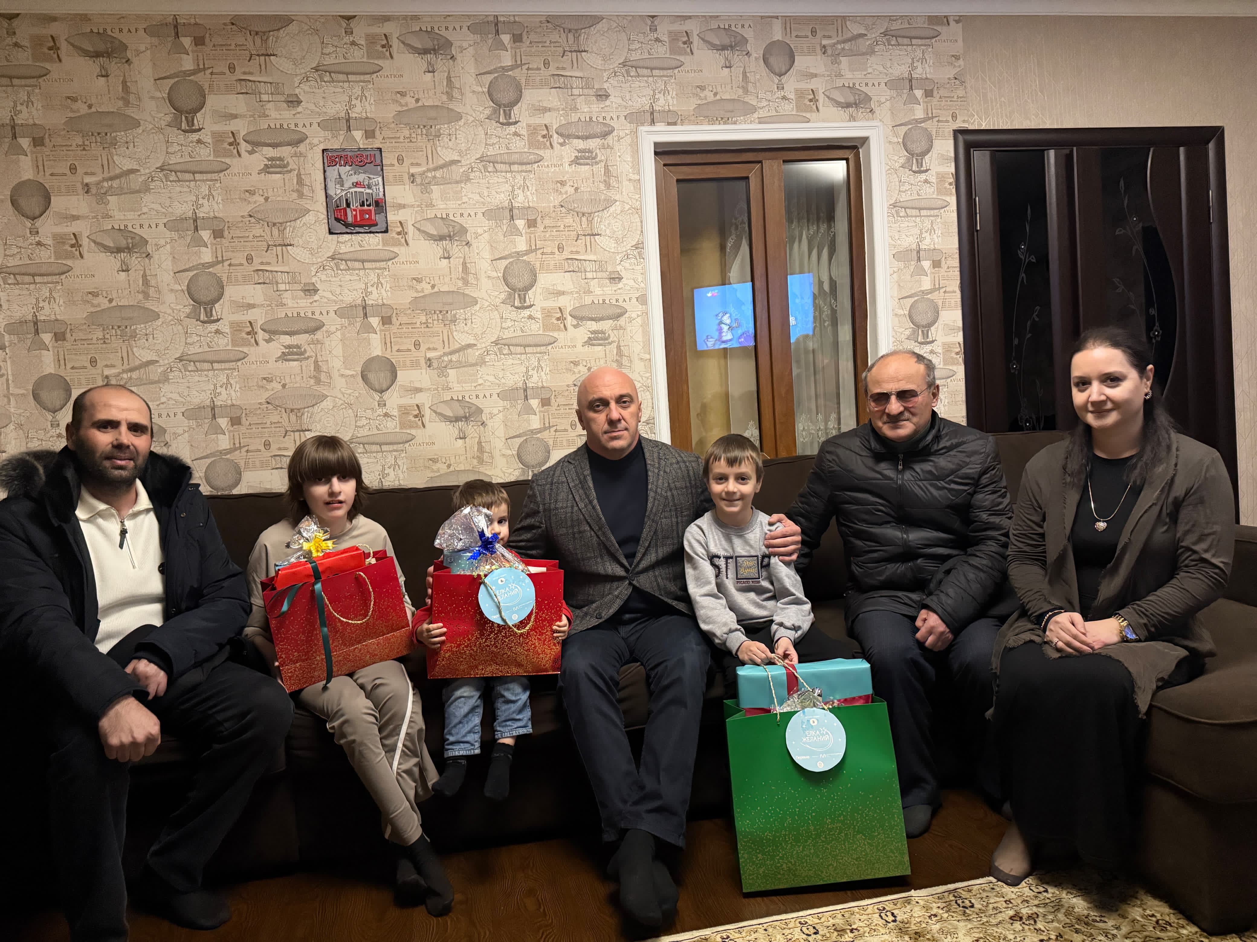 Глава Сергокалинского района присоединился к «Ёлке желаний»