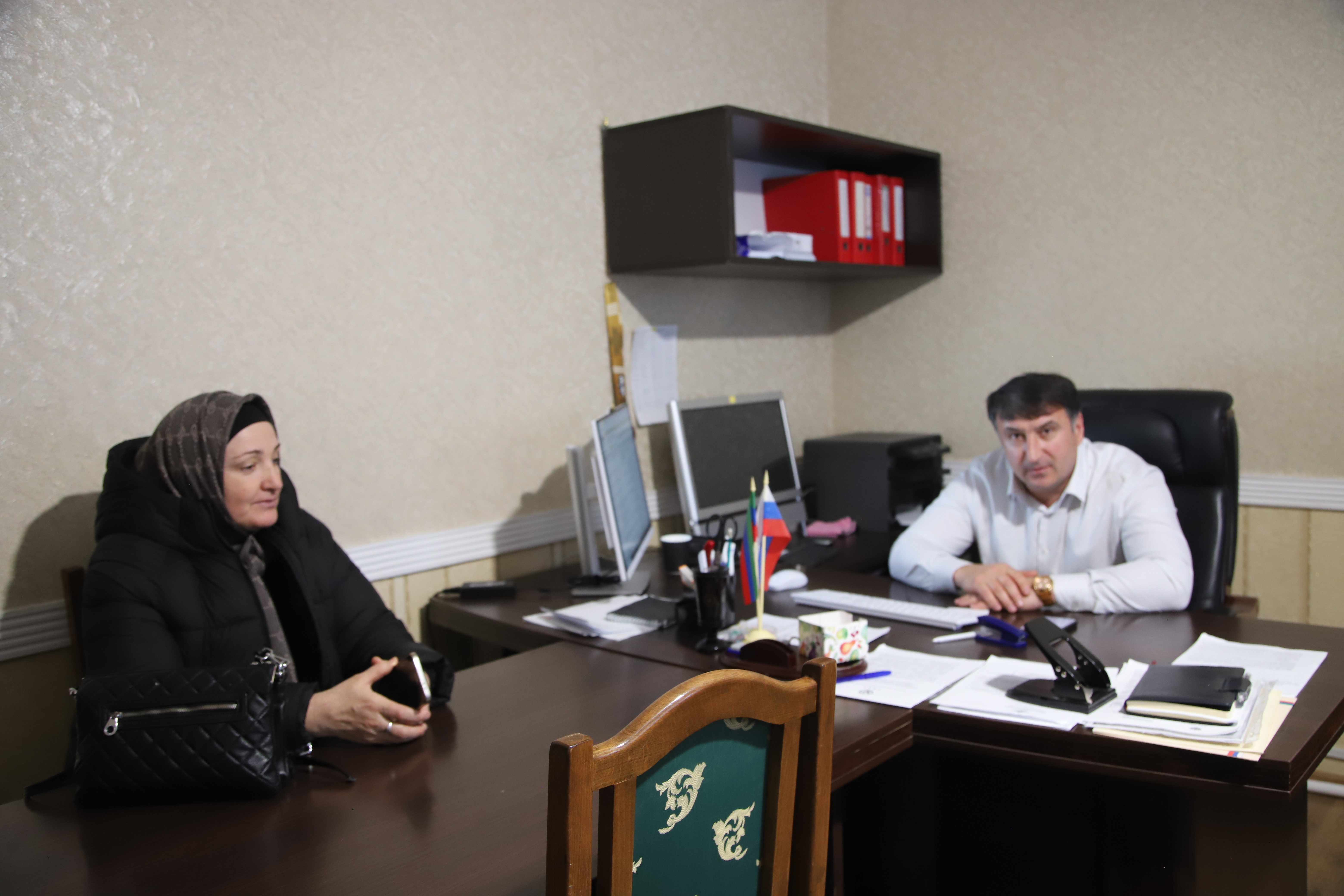 В Левашинском районе супруге участника СВО помогли оформить социальный контракт