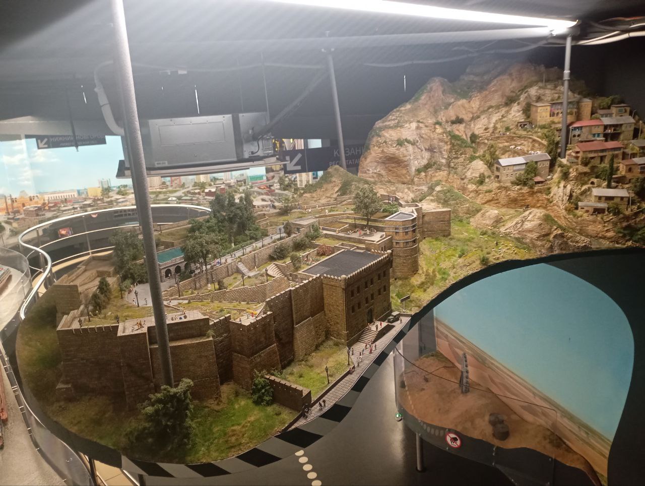 В Московском музее «Царь-макет» воссоздали миниатюрный Дербент