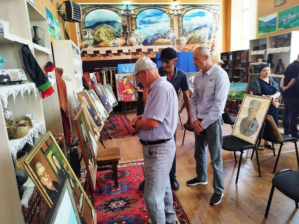 В Гунибском районе открылась художественная выставка «Портретная галерея Магомеда Бахричилова»