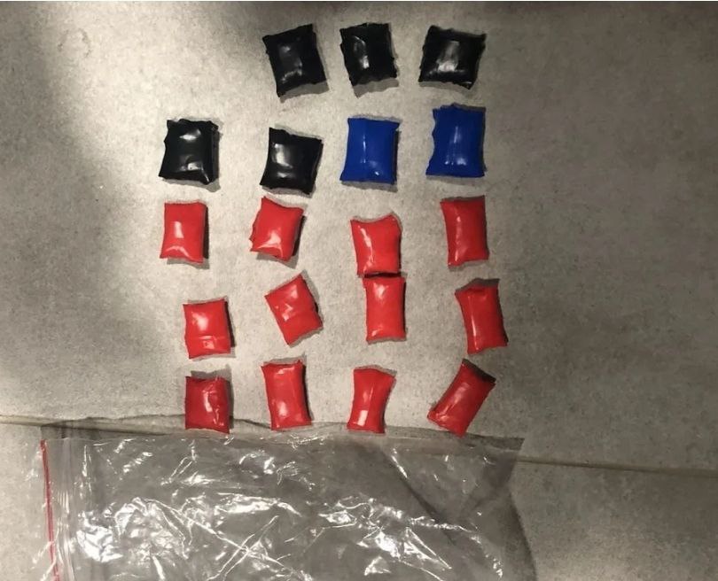 Юный махачкалинец задержан за незаконный оборот наркотиков