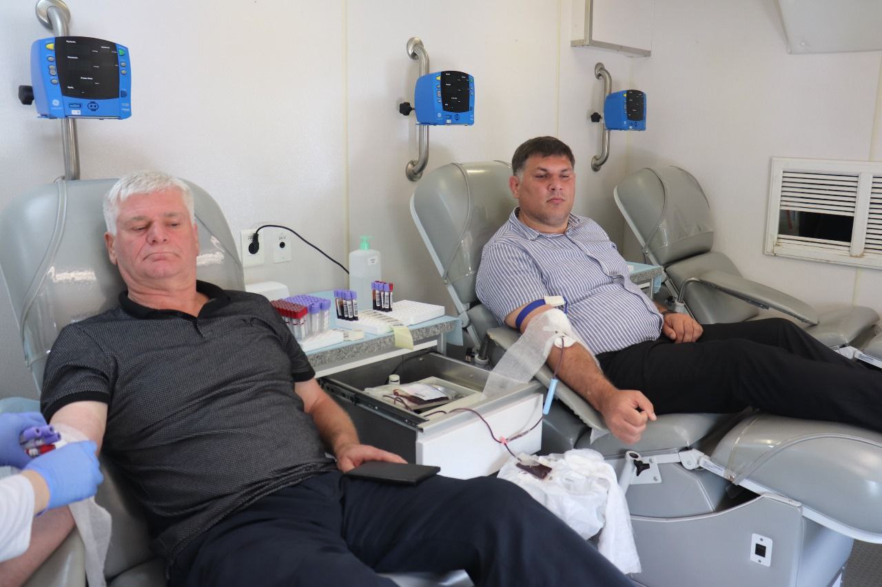 Глава Кизилюртовского района стал одним из первых доноров в акции «День донора