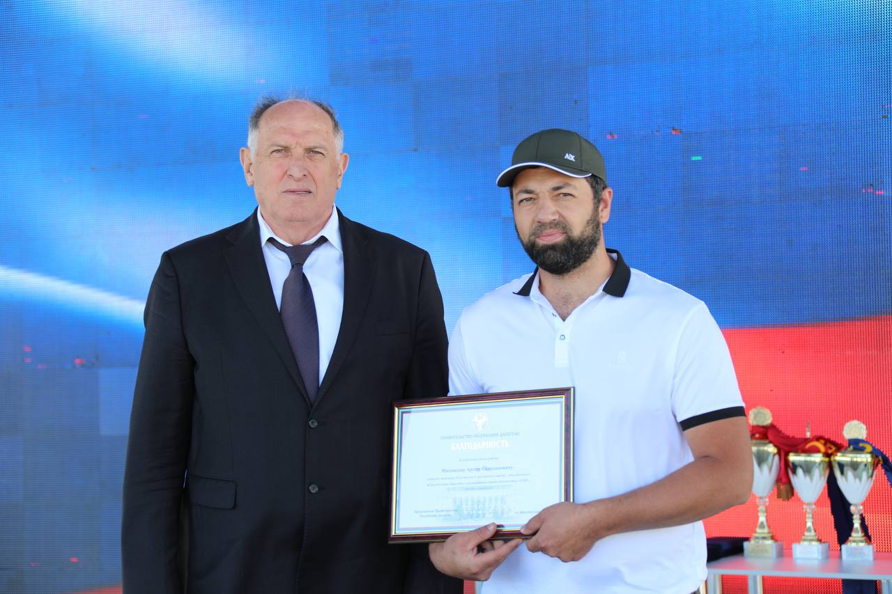 Абдулмуслим Абдулмуслимов наградил животноводов и аграриев Дагестана госнаградами