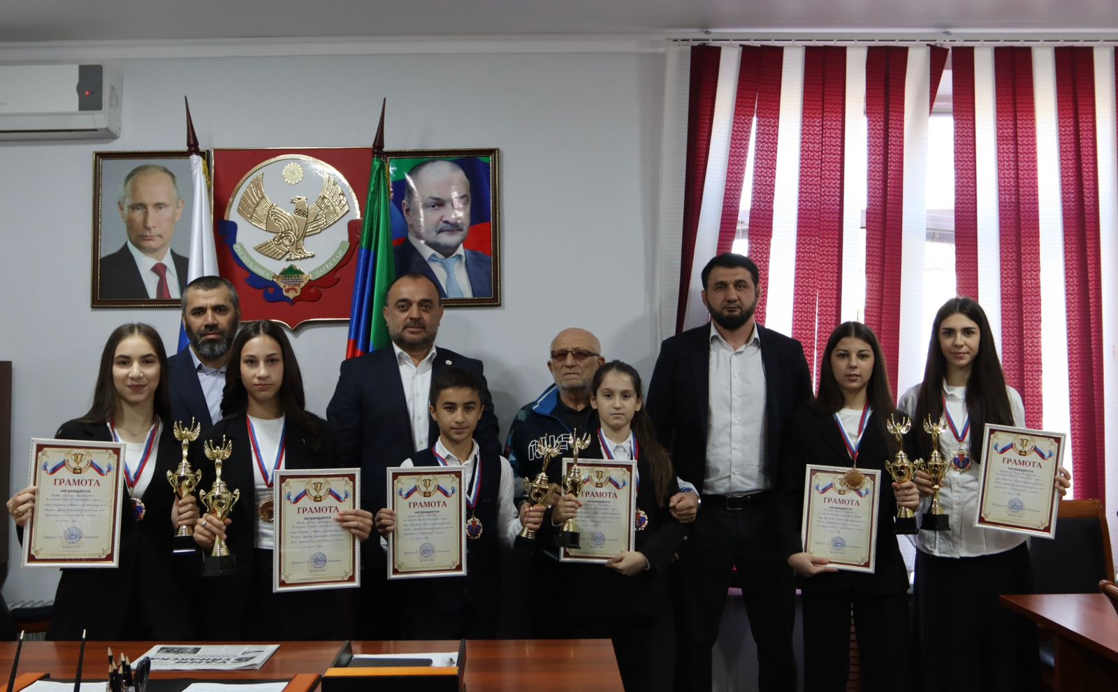 Глава Буйнакска поздравил юных каратистов с триумфом на соревнованиях СКФО