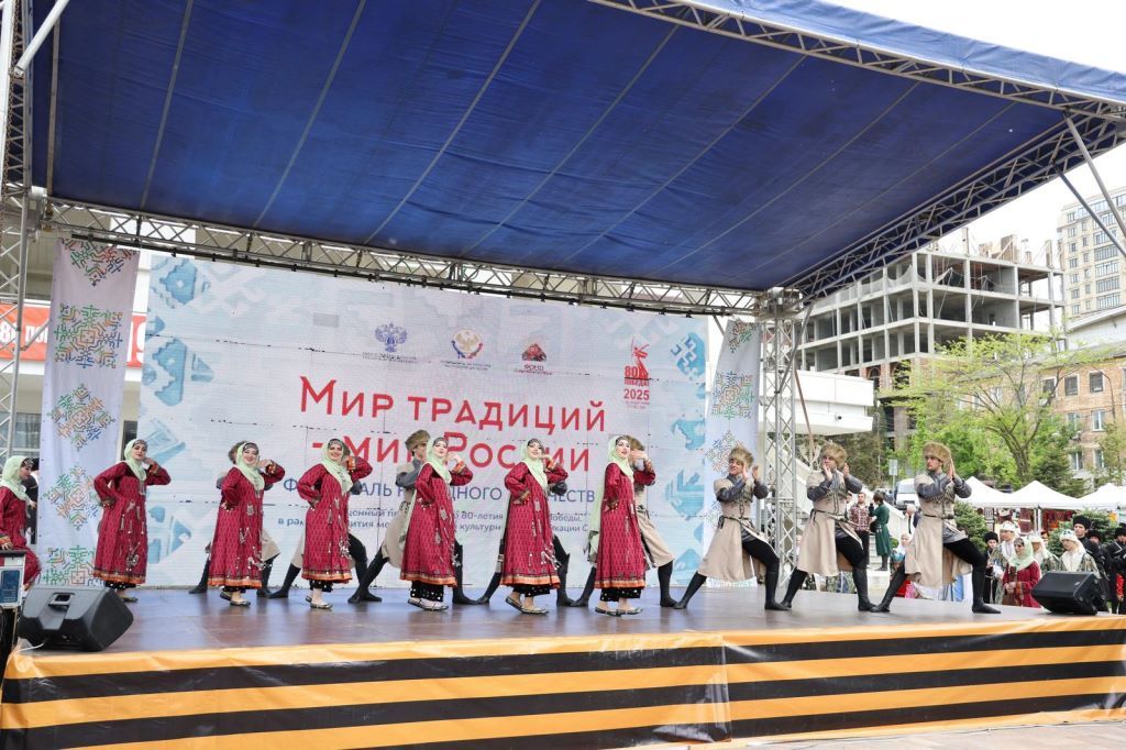 В Махачкале прошел гала- концерт «Мир традиций»