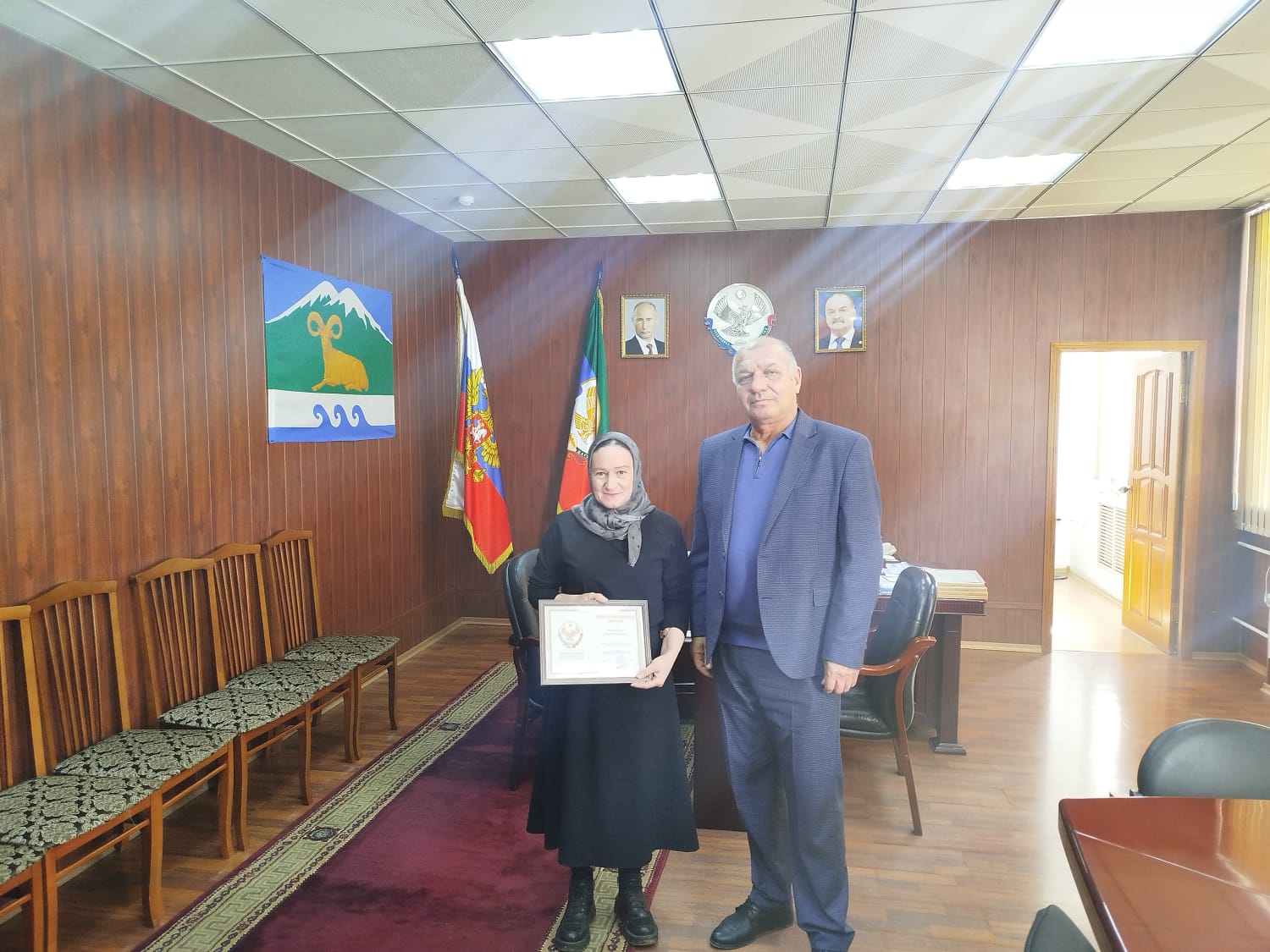 Работники образования Курахского района получили благодарственные письма Минобрнауки Дагестана