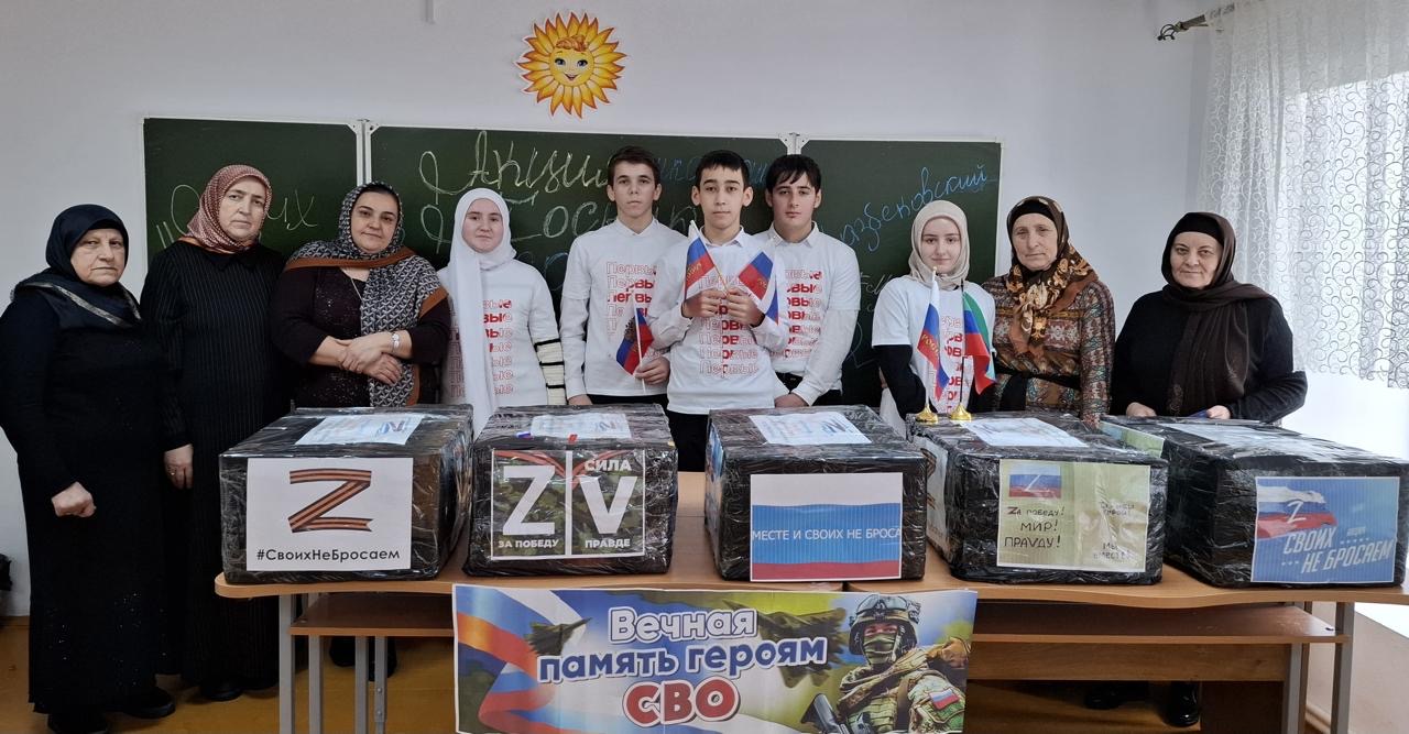 «Единая Россия» провела акцию «Новогодняя посылка» в Казбековском районе