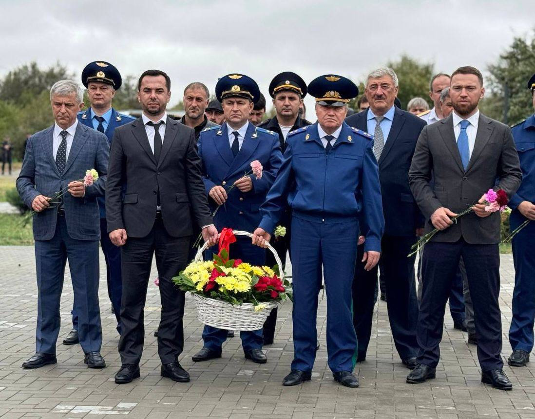 В Южно-Сухокумске почтили память участников специальной военной операции