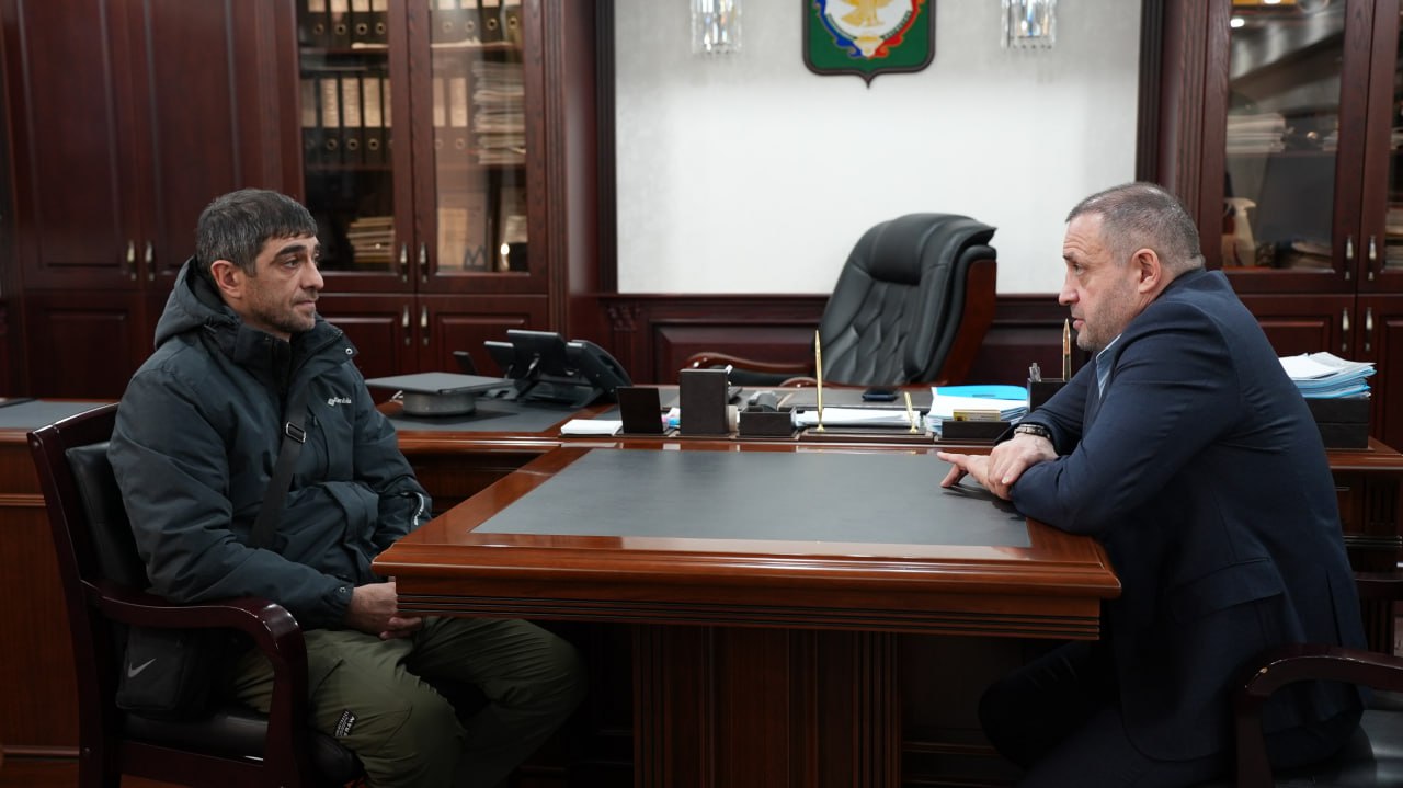 Корголи Корголиев провел встречу с участником СВО Анзором Абучевым