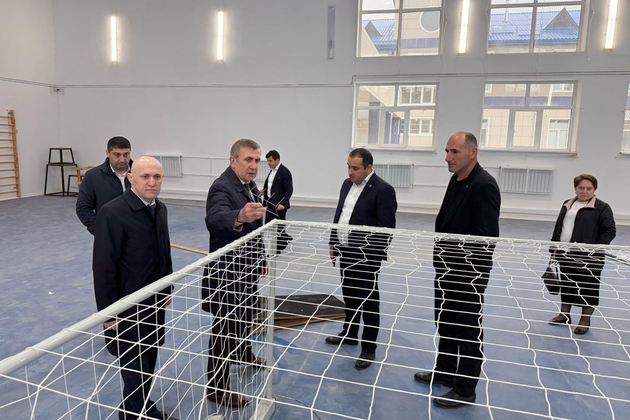 Активисты «Единой России» проинспектировали строящуюся школу в Каякентском районе