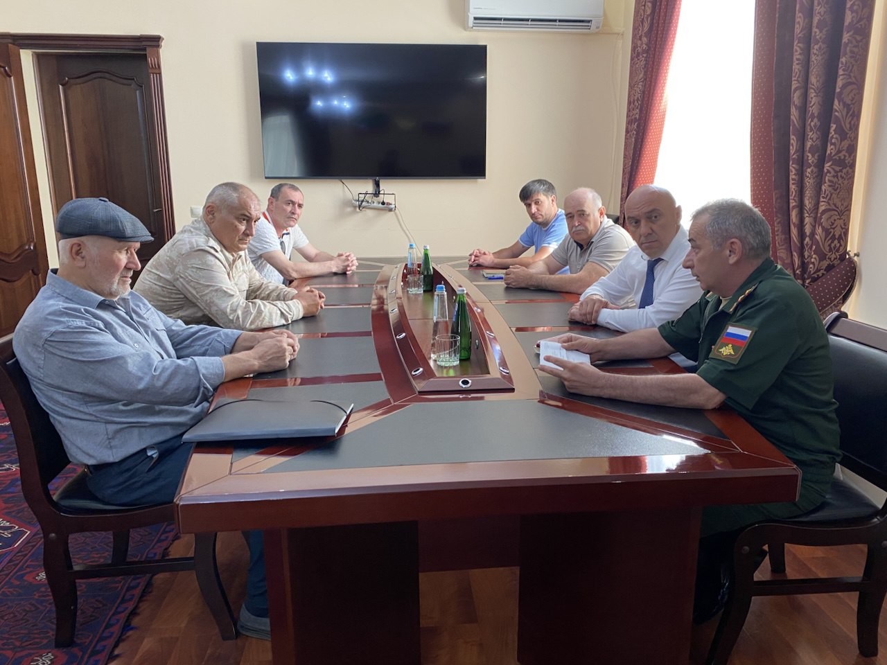 Глава Сергокалинского района почтил память погибшего героя СВО