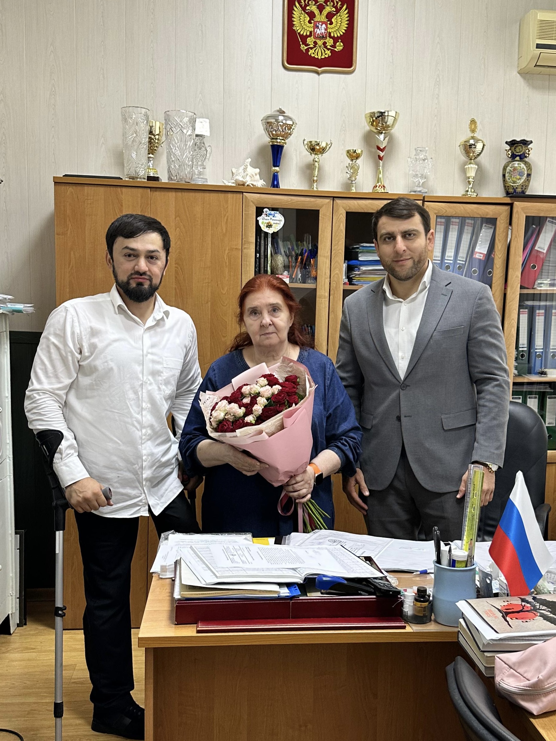 Депутаты Махачкалинского горсобрания от «Единой России» поздравили педагогов столичных школ