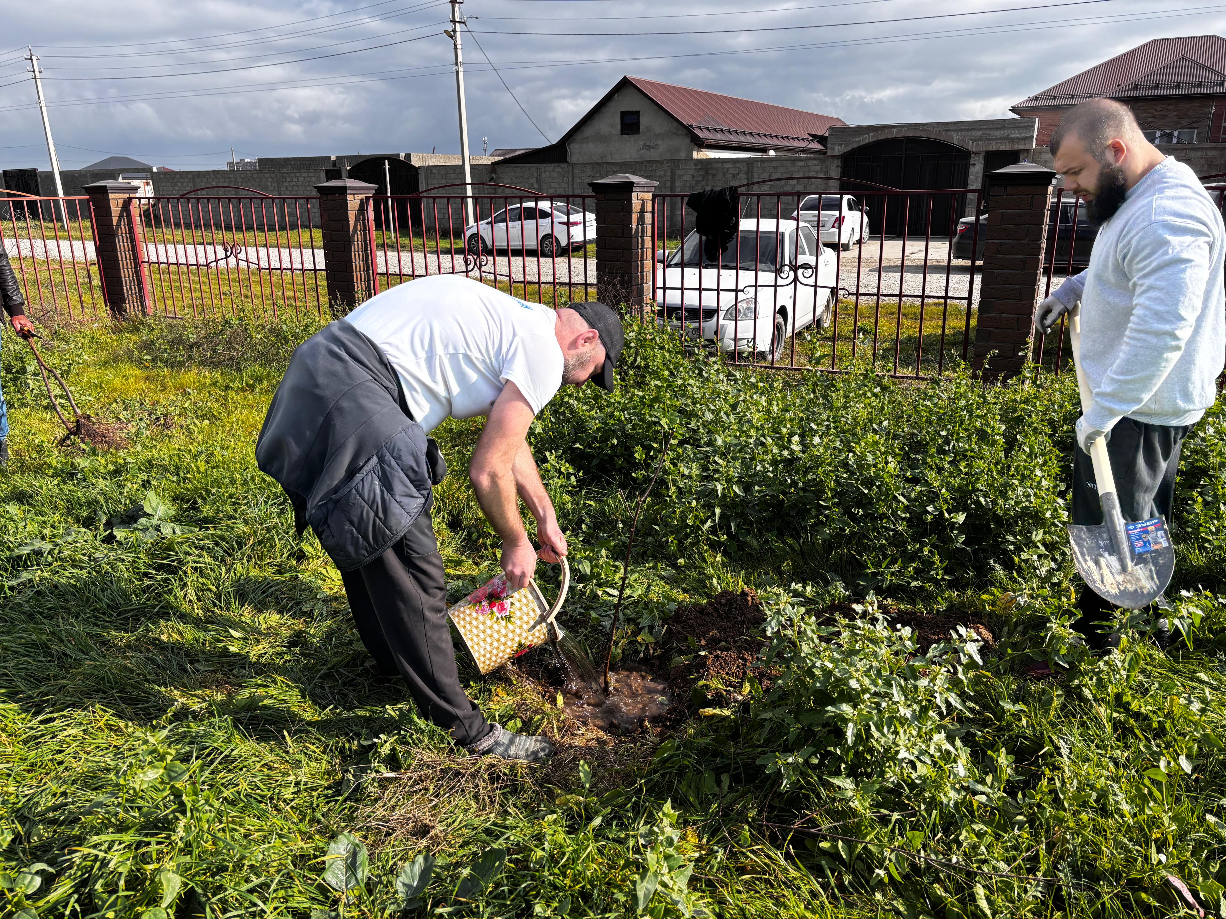 Новолакский район готовится к открытию Сада памяти