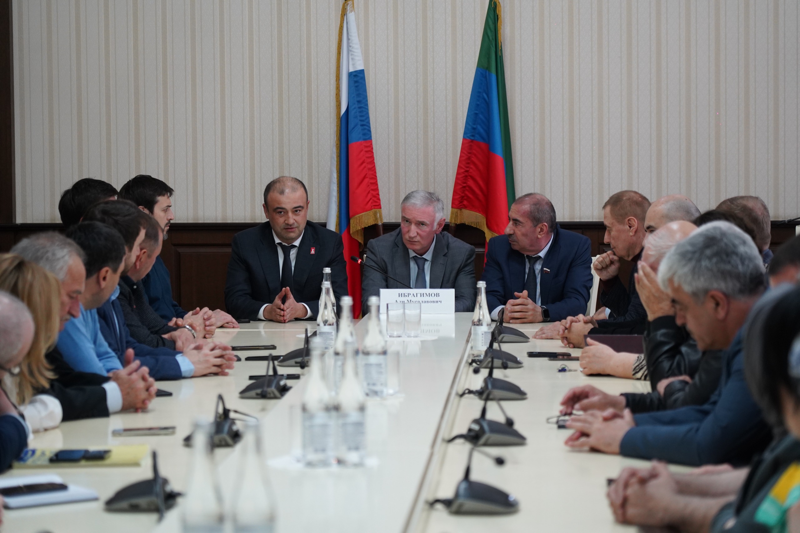 В администрации Дербента представили и. о. главы города Ханлара Пашабекова