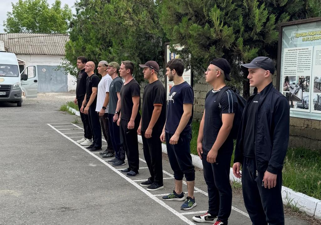 Призывники из Кизлярского района отправились на срочную службу в Вооруженные Силы РФ