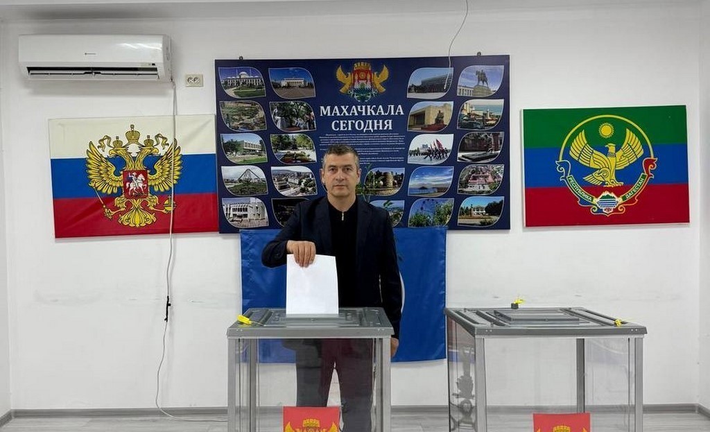 Депутат Хаджимурад Малаев проголосовал на муниципальных выборах