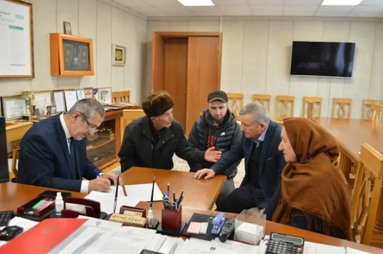 Глава Каякентского района провел личный прием граждан