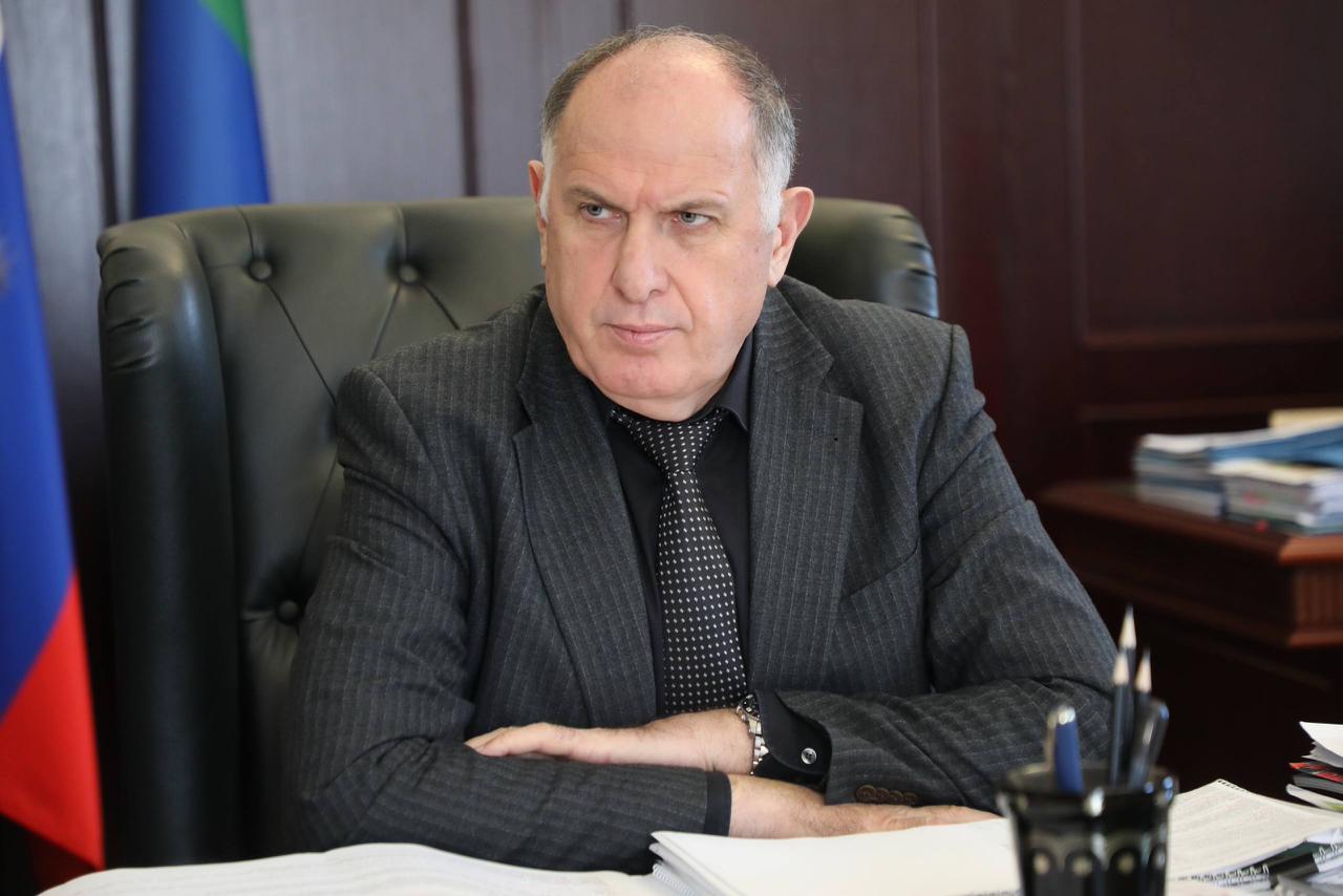 Абдулмуслим Абдулмуслимов встретился с руководством ресурсоснабжающих компаний Дагестана