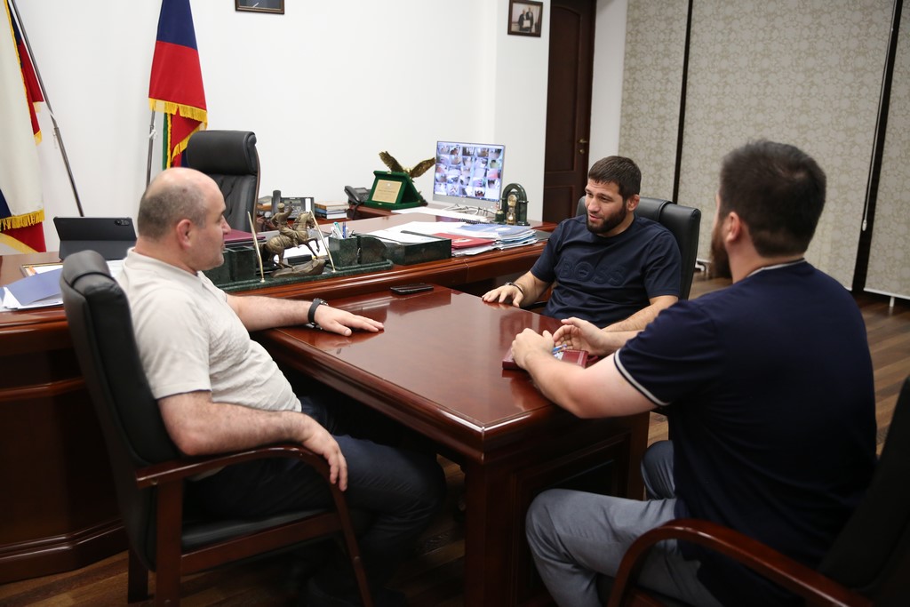 Памяти Аблулманапа Нурмагомедова проведут крупный турнир по ММА в Дагестане