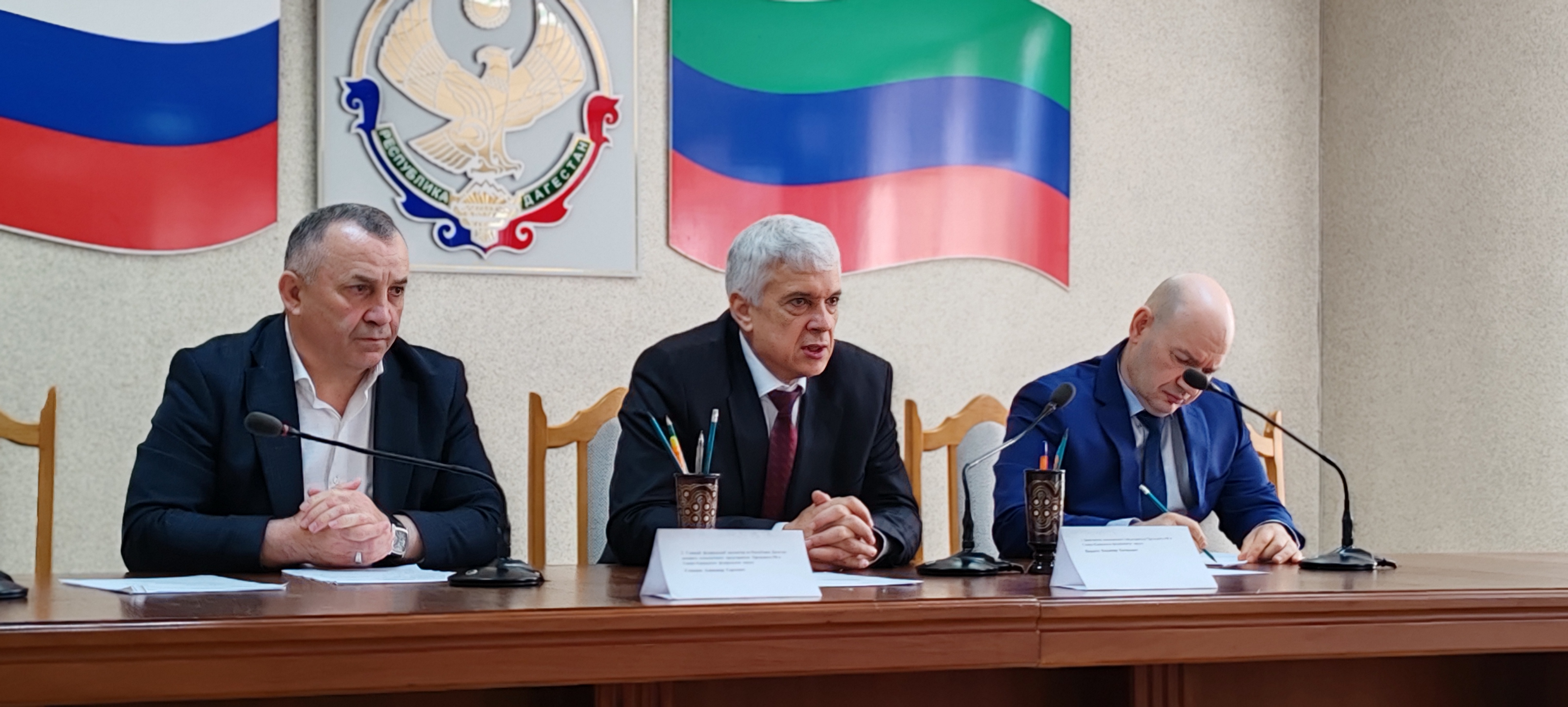 В Кумторкалинском районе обсудили рабочие вопросы по контрактной службе