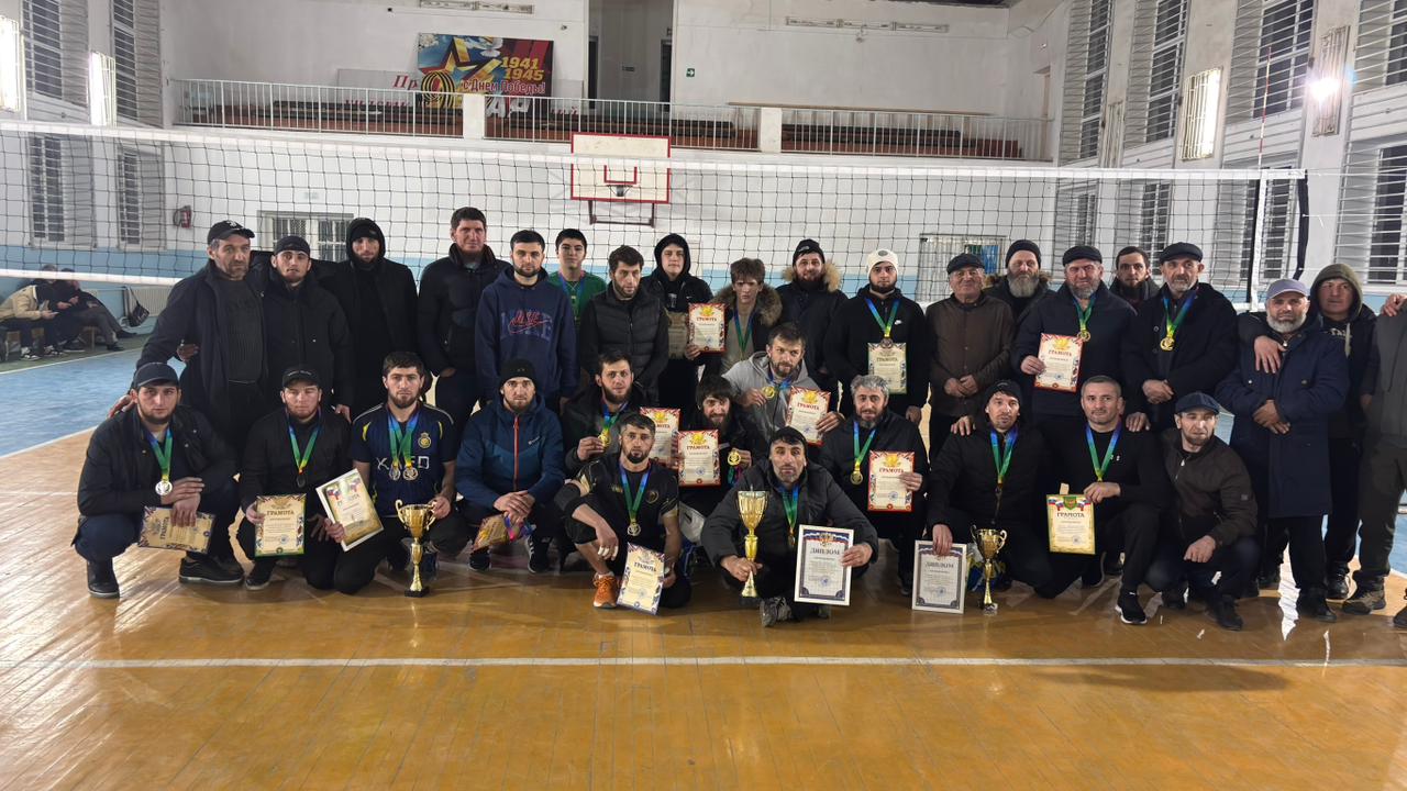 Волейбольный турнир ко Дню Конституции России провели в Тарумовском районе