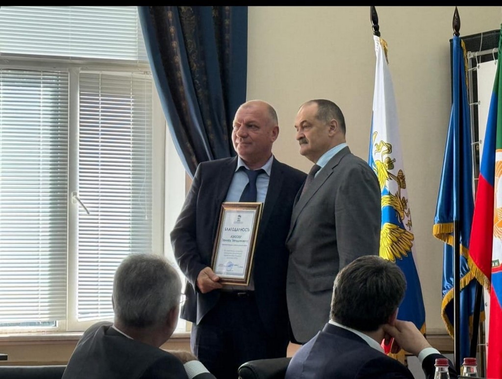 Глава Курахского района отмечен за вклад и проведение избирательной кампании