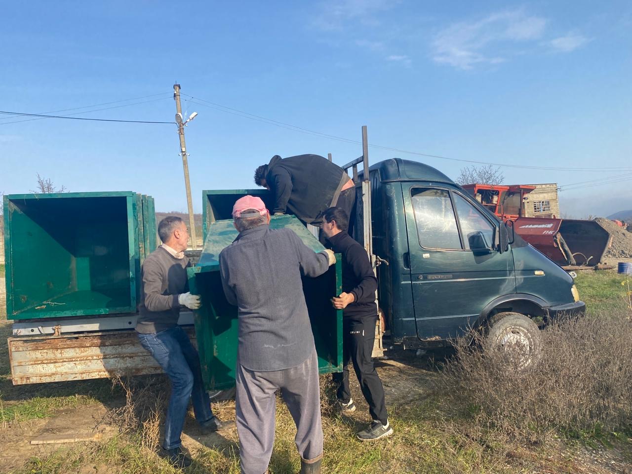 В селе Новолакское Новолакского района установили новые мусорные баки