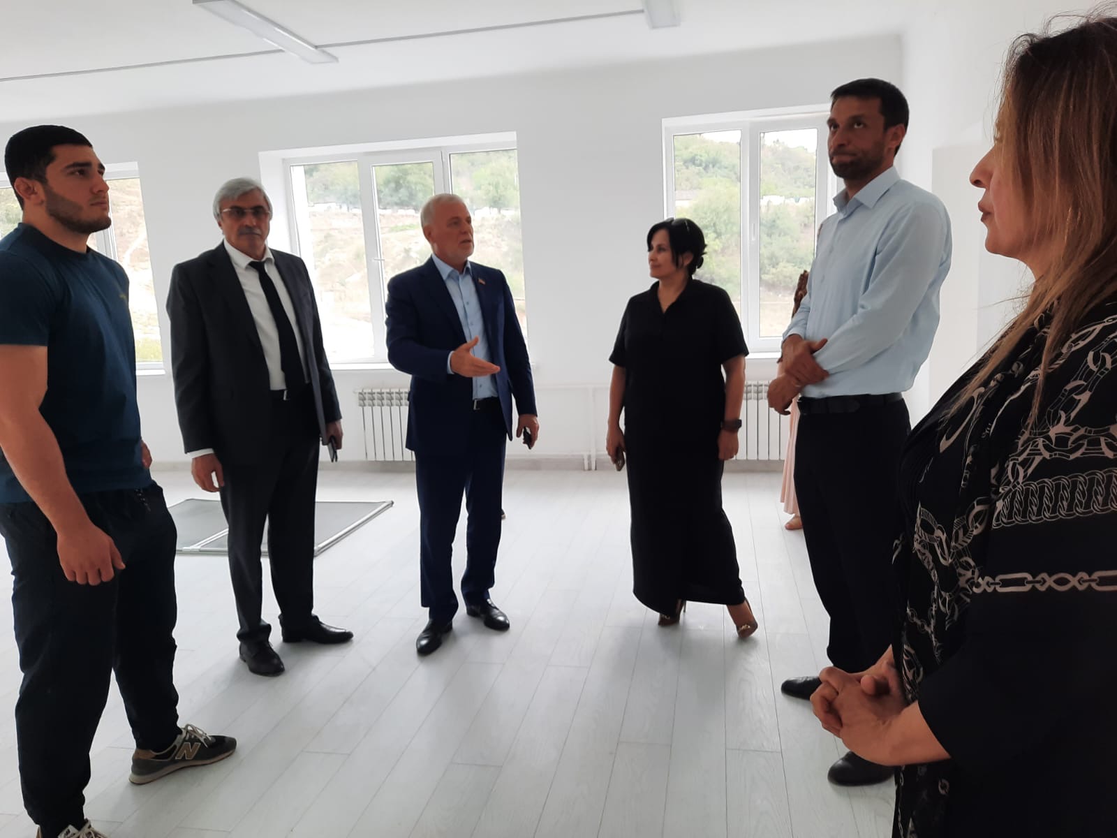 Активисты «Единой России» проинспектировали ход капремонта в Новокулинской школе