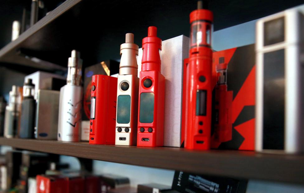 Госдума может в марте рассмотреть проект о запрете продажи вейпов в России