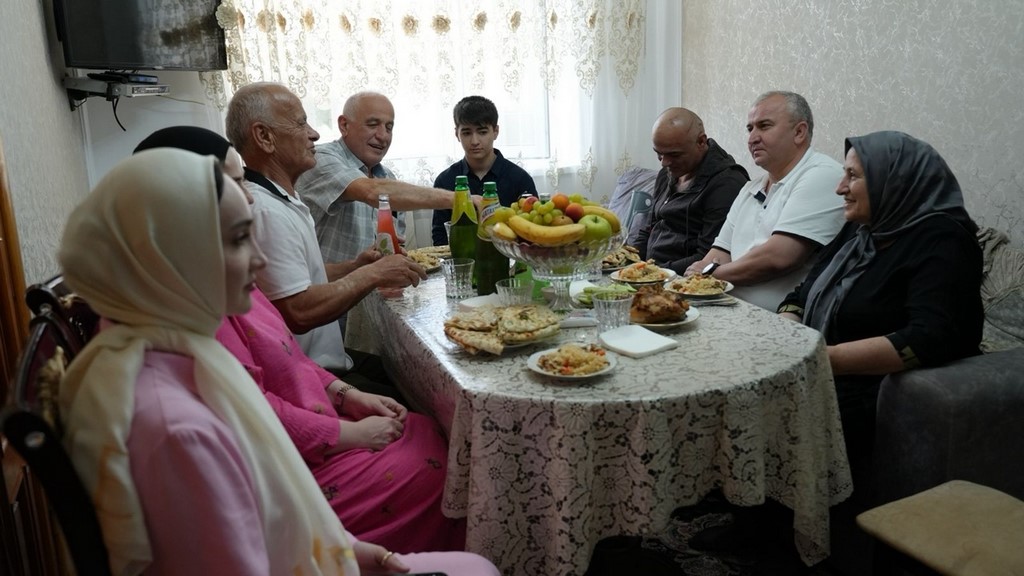 Глава Казбековского района навестил участника СВО из села Дылыма Рамазана Закарьяева