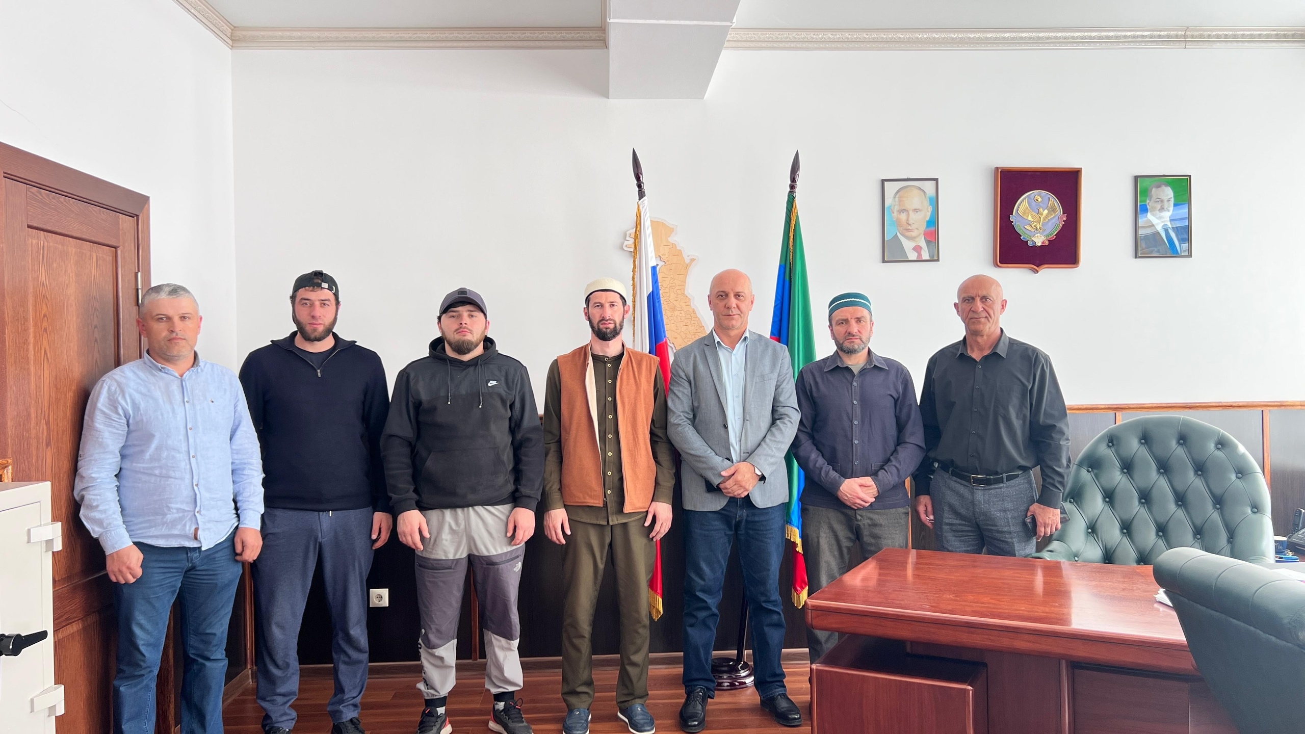 Глава Чародинского района встретился с участниками СВО