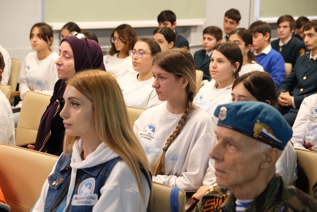 Центр подготовки Международного волонтерского корпуса 80-летия Победы открылся в Махачкале