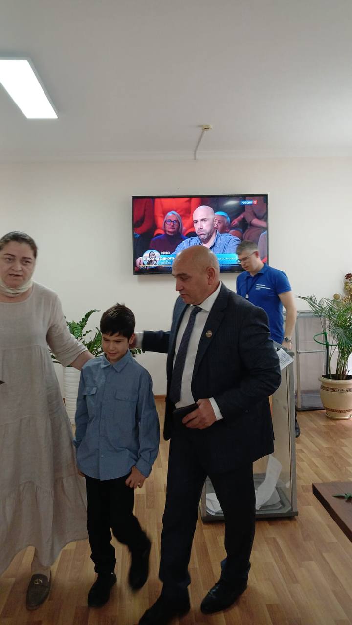 Ветеран СВО Камалудин Ибрагимов вместе с внуком проголосовал в Кизляре