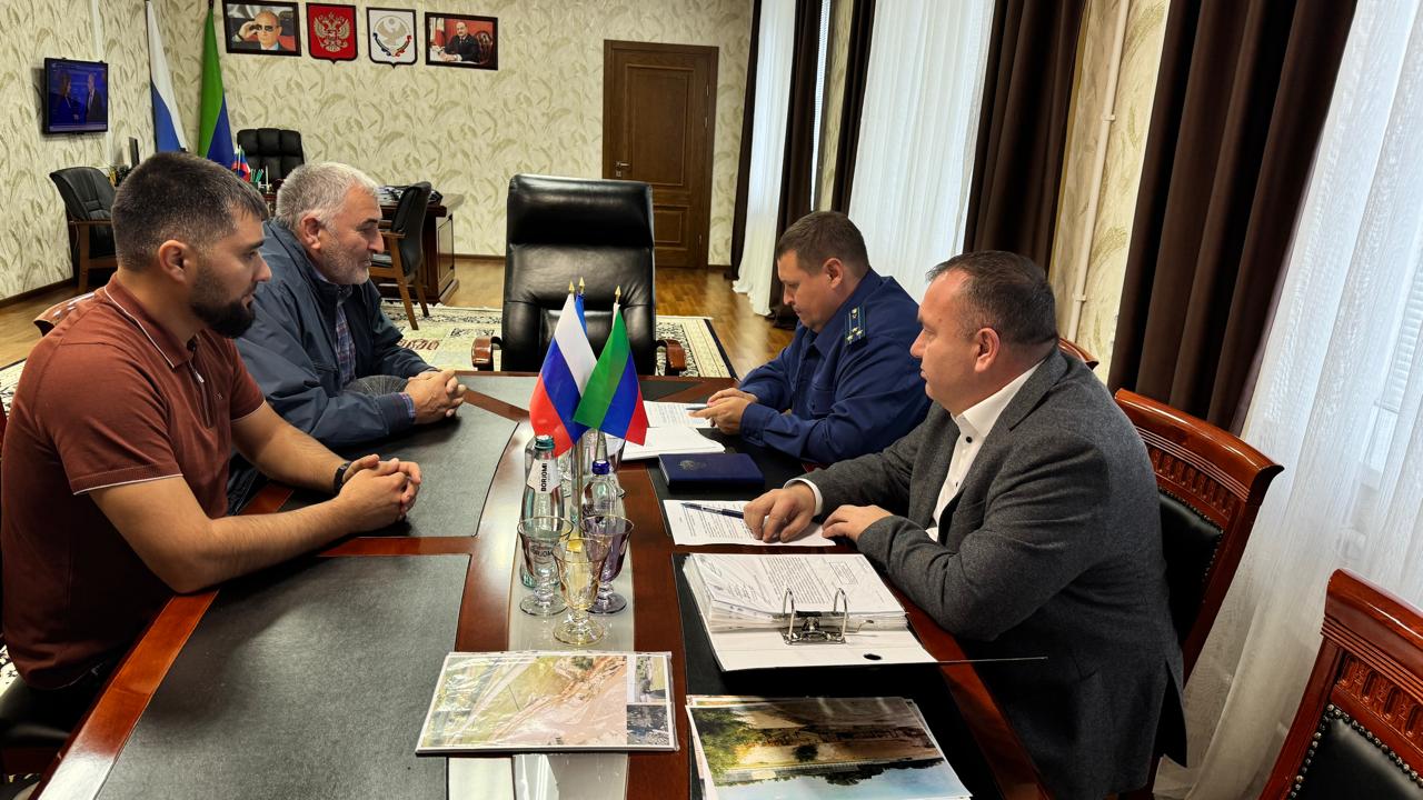 Природоохранная прокуратура провела выездной прием граждан в Хасавюртовском районе