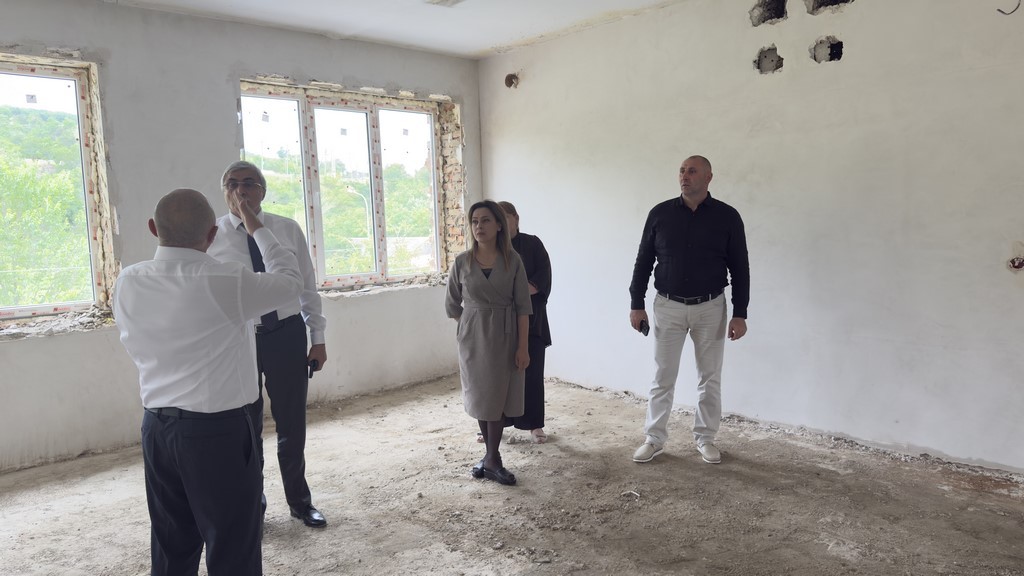 В одной из самых больших школ Новолакского района проводят капремонт по нацпроекту «Молодежь и дети»