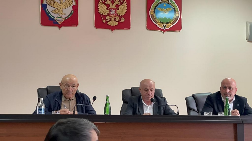 Заседание районного Собрания депутатов прошло в Дахадаевском районе