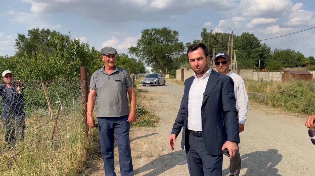 Глава Южно-Сухокумска Сеидахмед Мамадов провел мониторинг улицы Нефтяников