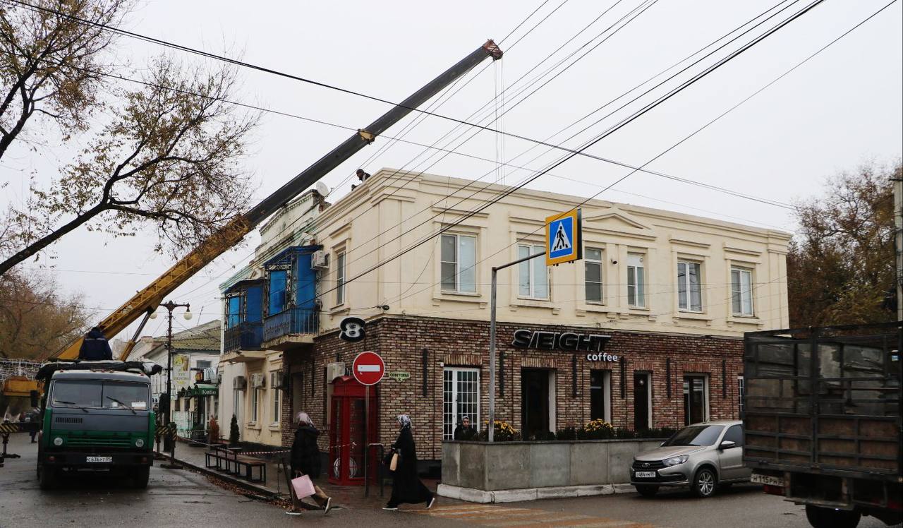 В Кизляре в трех многоэтажках по программе капремонта заменят кровли